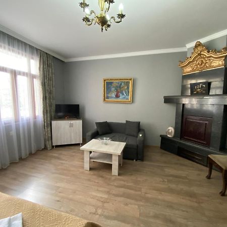 Guest House On Europe Square Batoumi Extérieur photo