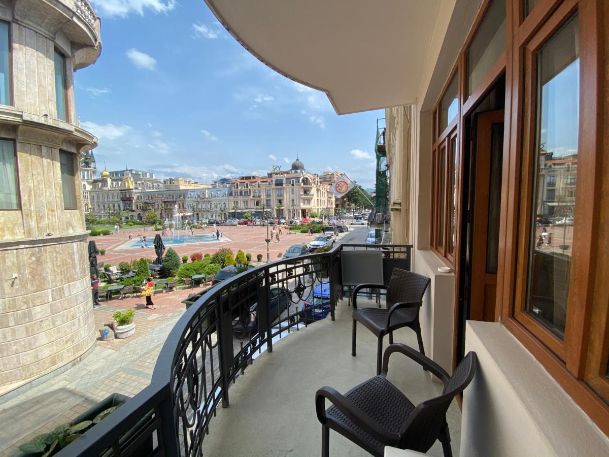 Guest House On Europe Square Batoumi Extérieur photo