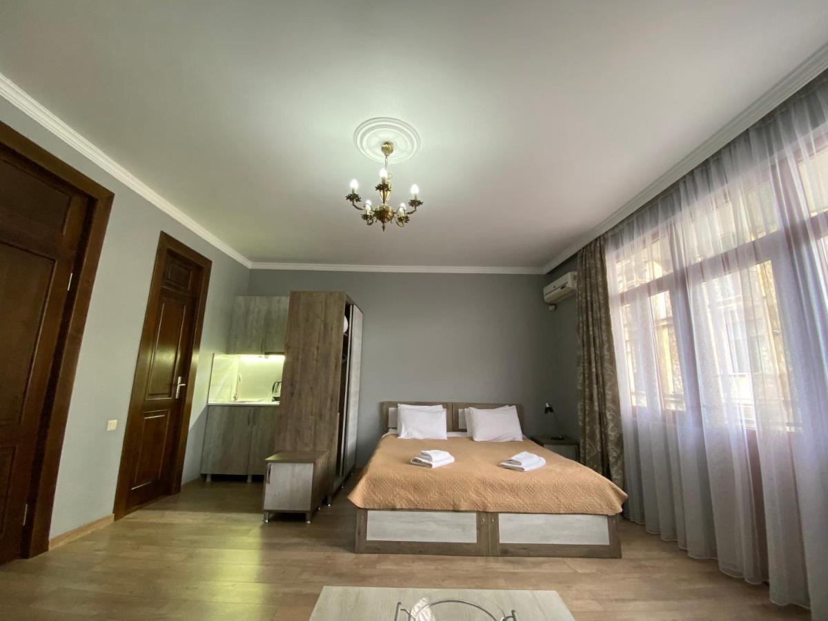 Guest House On Europe Square Batoumi Extérieur photo