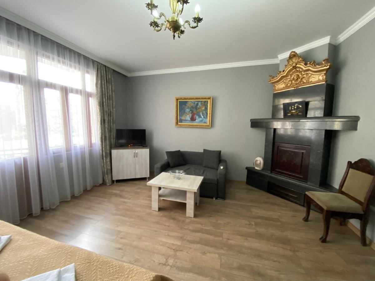 Guest House On Europe Square Batoumi Extérieur photo