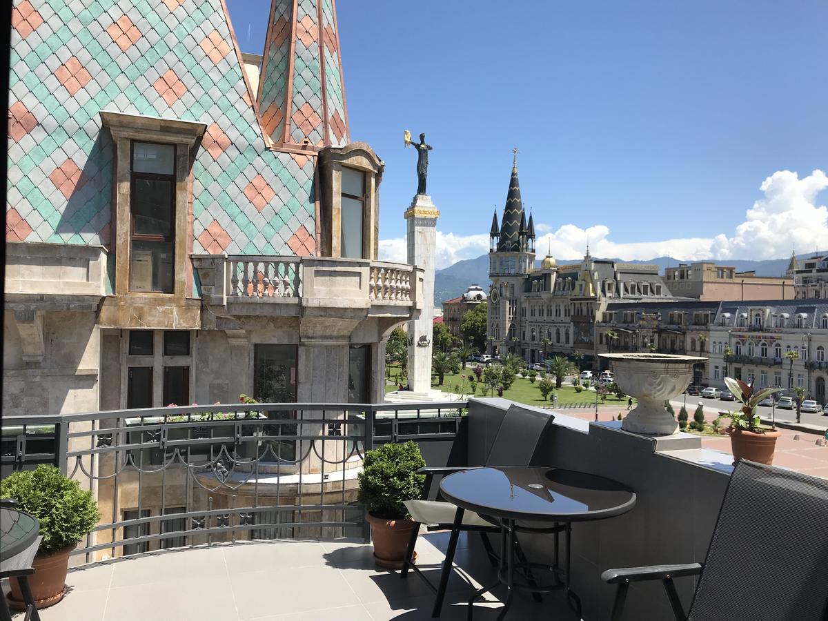 Guest House On Europe Square Batoumi Extérieur photo