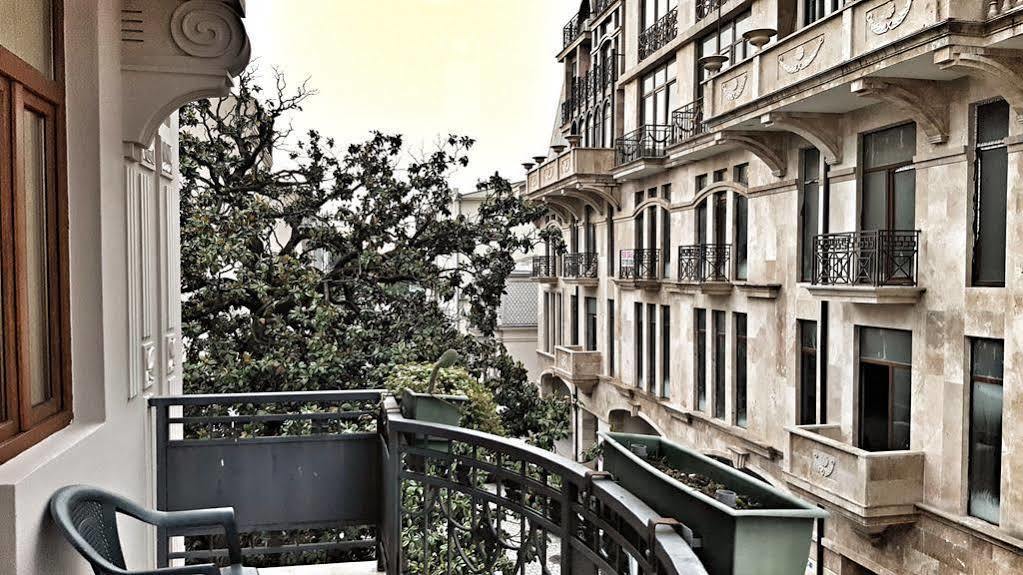 Guest House On Europe Square Batoumi Extérieur photo