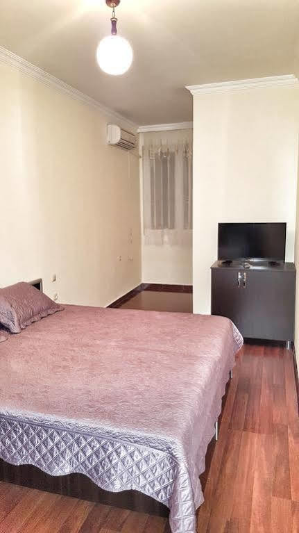 Guest House On Europe Square Batoumi Extérieur photo