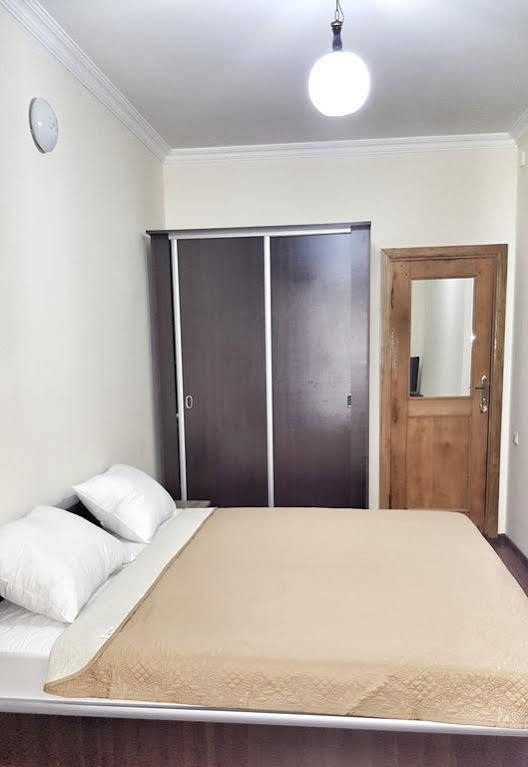 Guest House On Europe Square Batoumi Extérieur photo